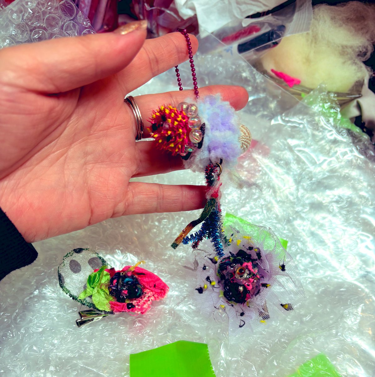 金沢から五宝恵理さんの追加ガチャ作品も届きました
🍭甘いお菓子みたいな
『ストロベリー・ストロークスⅢ』展
本日よりお待ちしています

大坪奈古　釘町一恵　五宝恵理
naka🍎屋　野嶋奈央子　前本彰子