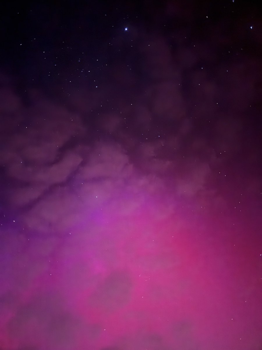 IsaiasCiche's tweet photo. Jamás me hubiera imaginado ver auroras australes. Miren lo hermosas que son 😍 https://t.co/TQzSim6bGp