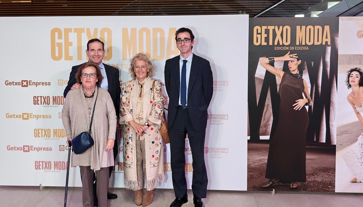 PPdeGetxo's tweet photo. 👠Ayer asistimos a la 38ª edición de #GetxoModa que,un año más,consolida su papel como pasarela emblemática en el municipio
📍Una gala que impulsa la imagen de #Getxo como referente comercial
🛍️Seguiremos apoyando iniciativas que fortalezcan nuestro comercio local
#Andrade2027 https://t.co/QW0iPvLvbs