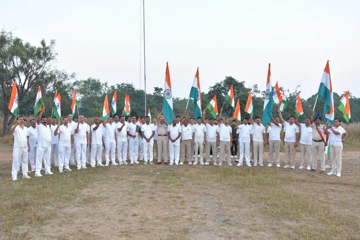 #nationfirstOn the 150th anniversary of our National song '#VandeMataram', GC #CRPF Bhopal organized mass singing National Song in full version today. All officers, SOs and ORs sung the #NationalSong 'Vande Mataram'.#vendeMataram150 <a href="/MPSECTORCRPF/">MP SECTOR CRPF</a> #czhqrcrpf <a href="/crpfindia/">🇮🇳CRPF🇮🇳</a>