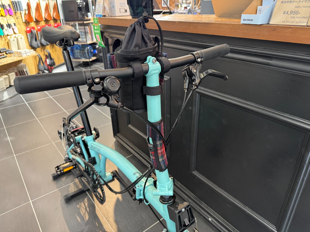 lb_daikanyama's tweet photo. リンプロジェクトから秋冬にぴったりなツイード素材の新作が入荷しました
上品なツイードがBromptonに自然に馴染み、サイクリングをおしゃれに演出。機能性も兼ね備えたステムパッドやマルチボトルホルダーで、冬のライドを快適に
オンラインショップ
https://t.co/ETlsc0Ofkc
#brompton #rinproject https://t.co/zZ0Nbj5dom