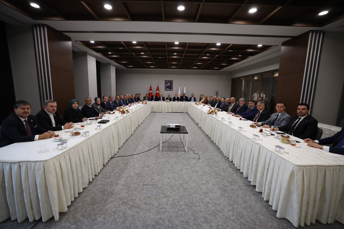 ▪️AK Parti Genel Merkezimizde Gerçekleştirdiğimiz İstişare Toplantısında, Teşkilat Çalışmalarımızı, Devam Eden Projelerimizi ve Önümüzdeki Döneme Dair Hedeflerimizi Kapsamlı Şekilde Değerlendirdik.

▪️Milletimizin Bize Duyduğu Güveni Daima Diri Tutmak, Hizmet ve Gönül