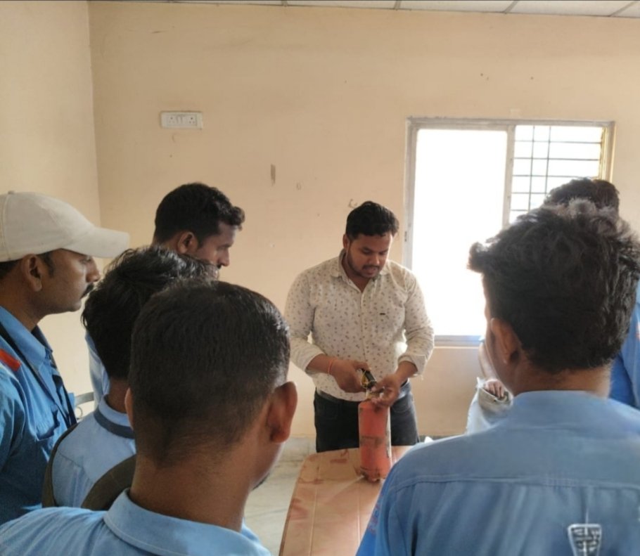 CRUT_BBSR's tweet image. A training session was organised for #AmaBus Captains of Sambalpur in association with Tata Motors.

The training focused on safe &amp;amp; efficient driving, proper bus operations, emergency handling &amp;amp; passenger etiquette.

#SafetyFirst
#capacitybuilding 
#TheWayWeMove