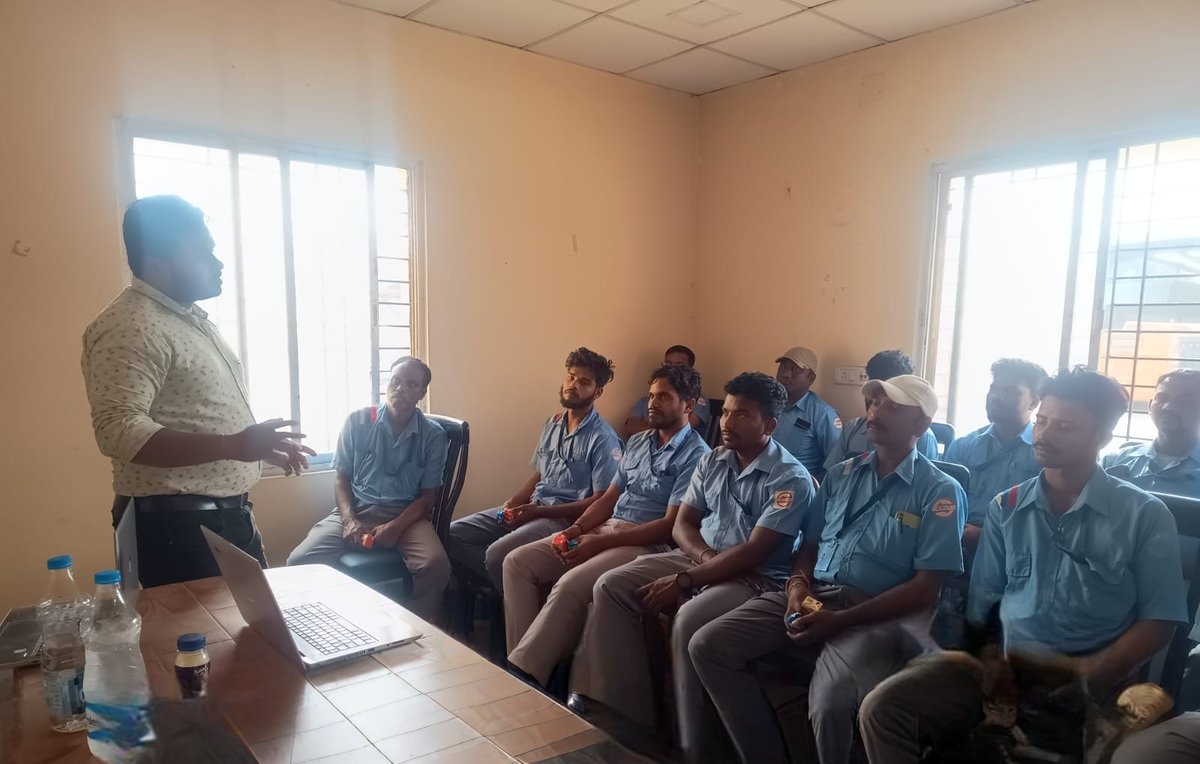 CRUT_BBSR's tweet image. A training session was organised for #AmaBus Captains of Sambalpur in association with Tata Motors.

The training focused on safe &amp;amp; efficient driving, proper bus operations, emergency handling &amp;amp; passenger etiquette.

#SafetyFirst
#capacitybuilding 
#TheWayWeMove