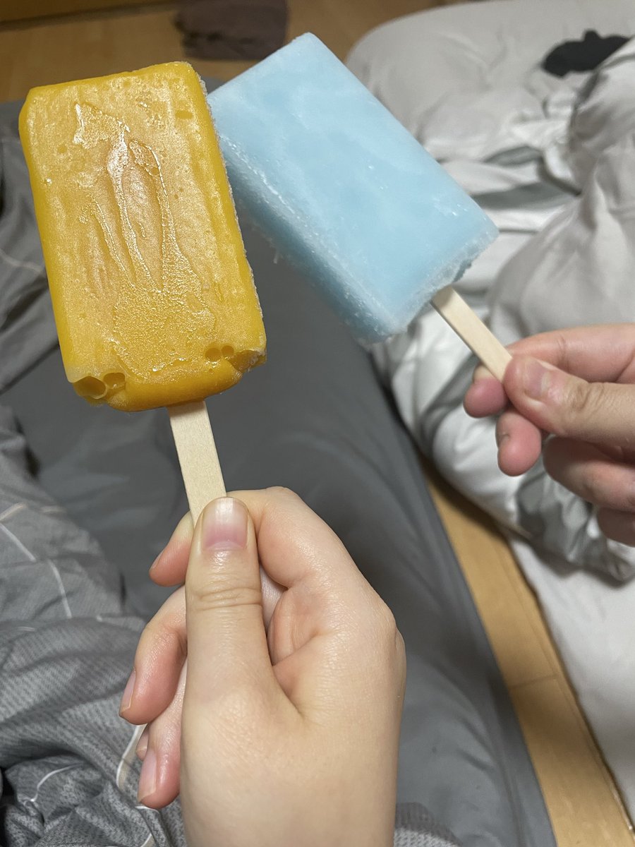 b_wdv03's tweet photo. 待機中〜！同じお店の友達とアイス🍧 https://t.co/HR1MKMWFpT