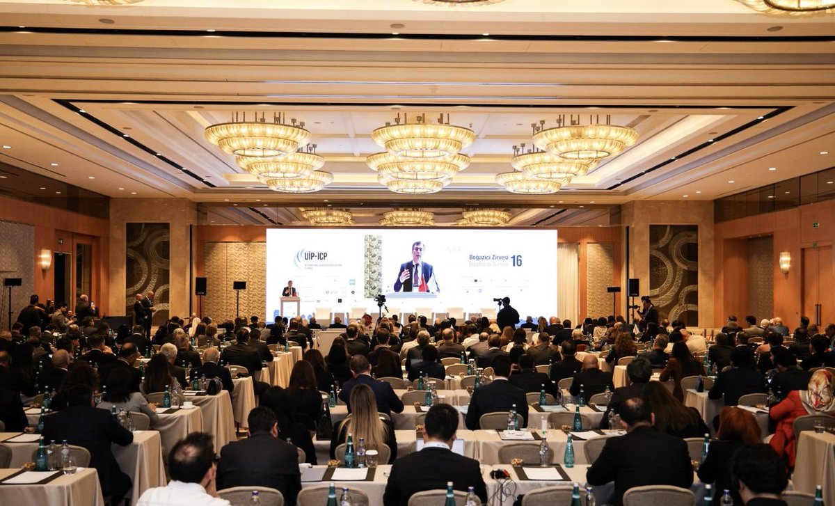 GZamoraSDE's tweet photo. #Estambul, en el acto de apertura de la Cumbre del Bósforo “16th Bosphorus Summit”, donde di a conocer las  posibilidades de inversión e interacción comercial de la Región del Norte Grande, y en particular de nuestra provincia. https://t.co/IUMdt7Kh0P