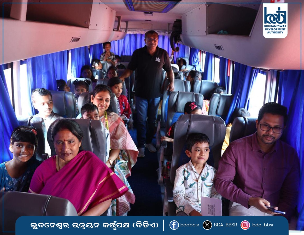 BDA_BBSR's tweet image. The 9th edition of #EkamraWalks, an initiative of #BDA in collaboration with BMC, was launched today alongside #IndianRoadCongress in Bhubaneswar. Flagged off by Hon&apos;ble Mayor Sulochana Das &amp;amp; BDA VC Chanchal Rana, the edition celebrates clean heritage &amp;amp; responsible tourism.