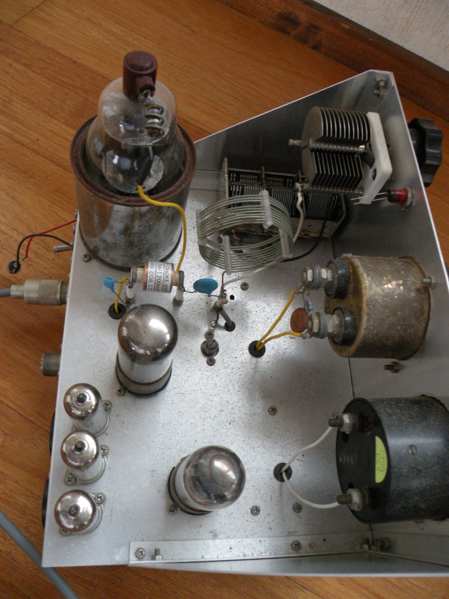 JYATSUYANAGI's tweet image. UY807 7MHz 30W AM/CW送信機。シールド缶が大分サビてきた・・。
