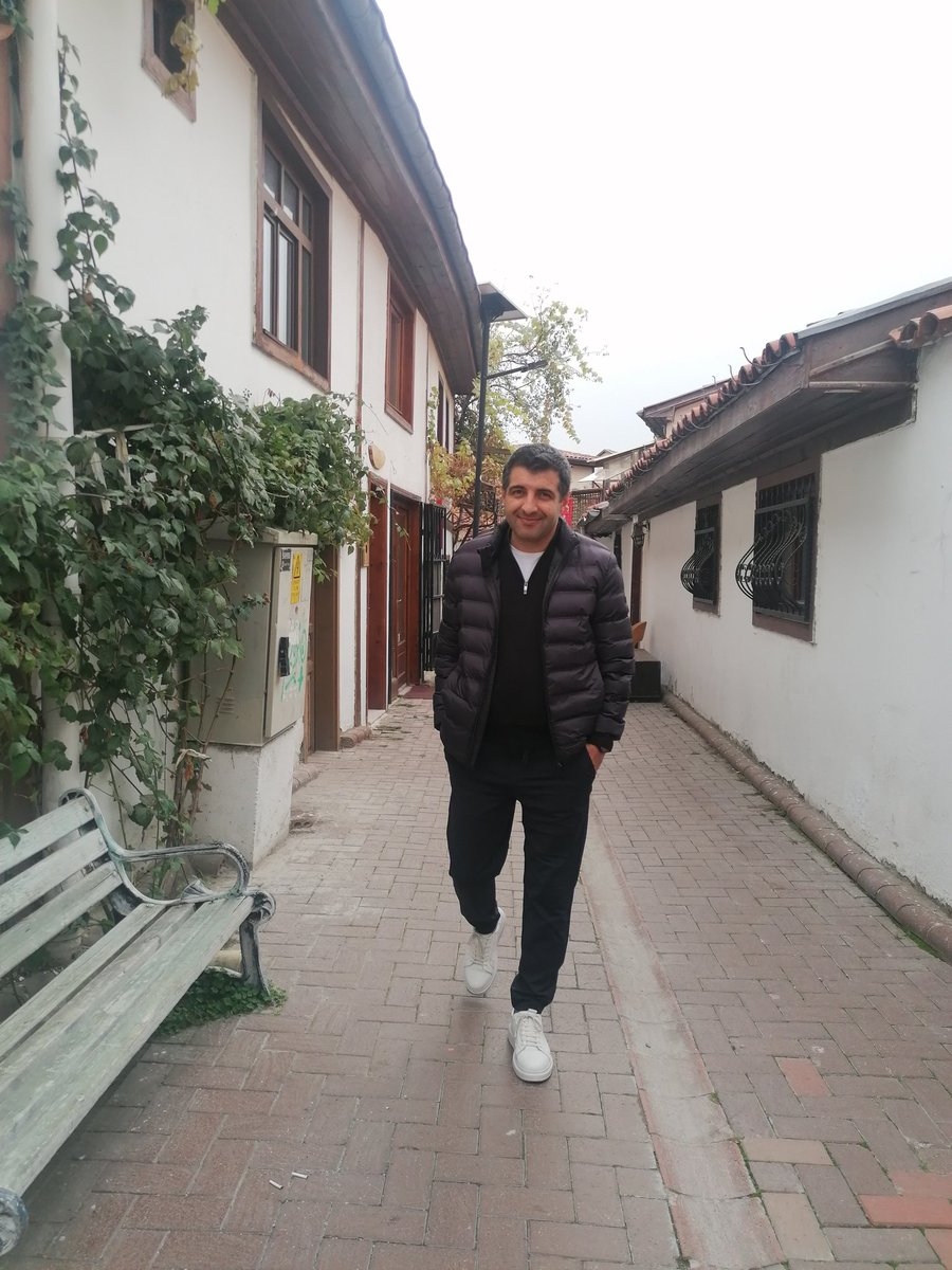 Artık insanların ne düşündüğüyle ilgilenmiyorum. Çünkü niyet sadece bir fikir, eylem ise gerçektir. Ben sadece çıktılarla ilgileniyorum. #CUMA