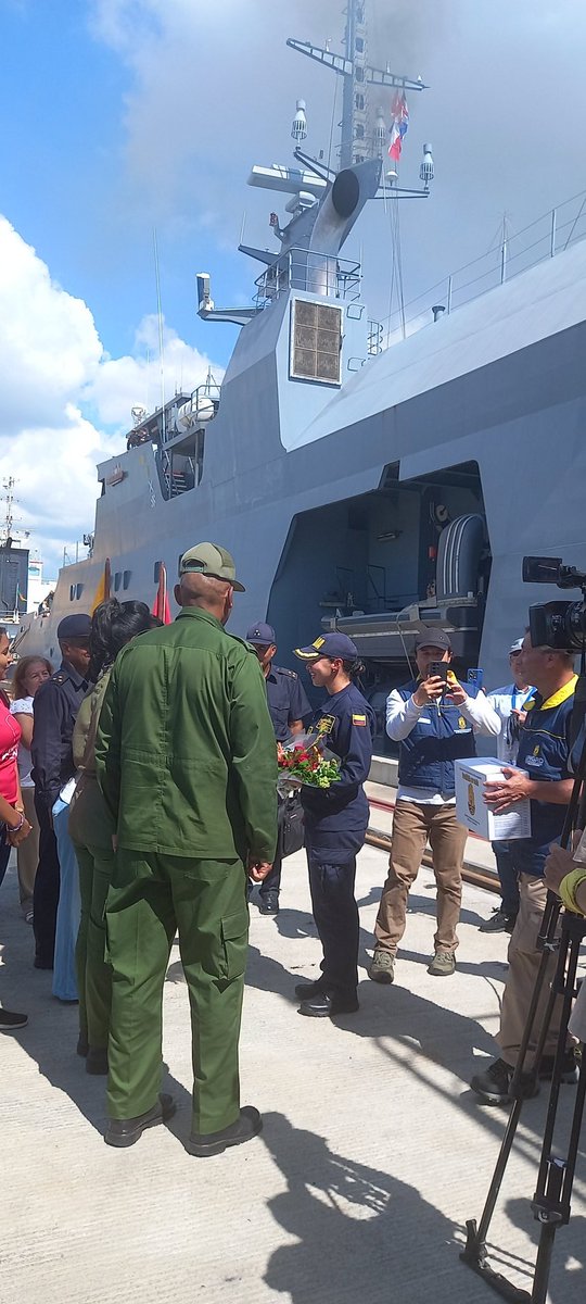 Serpo1406's tweet image. Atraca a la Terminal Multipropósito Santiago de Cuba buque colombiano ARC Victoria, con ayuda humanitaria para el Oriente del país. Se garantiza la pronta descarga para que llegue a su destino en el menor tiempo posible.
#Cuba
#MITRANS 
#gemar
#solidaridad