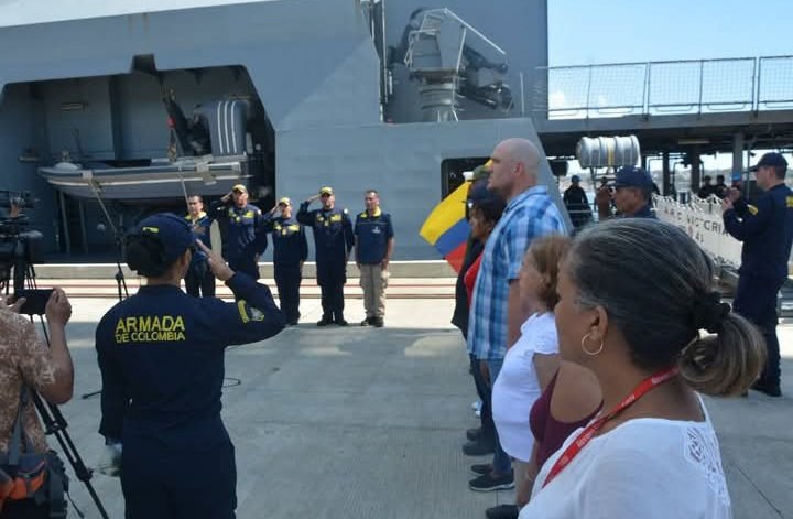 Serpo1406's tweet image. Atraca a la Terminal Multipropósito Santiago de Cuba buque colombiano ARC Victoria, con ayuda humanitaria para el Oriente del país. Se garantiza la pronta descarga para que llegue a su destino en el menor tiempo posible.
#Cuba
#MITRANS 
#gemar
#solidaridad