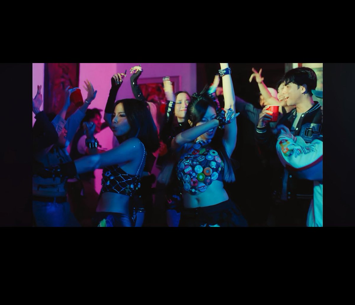 winmetawei's tweet photo. mv is out! @ygig_official comeback!
#YGIG #YGIGisBack
#ChickaLykThatOutNow
#Chickachicka #lykthat https://t.co/lw9qzpJ8du
