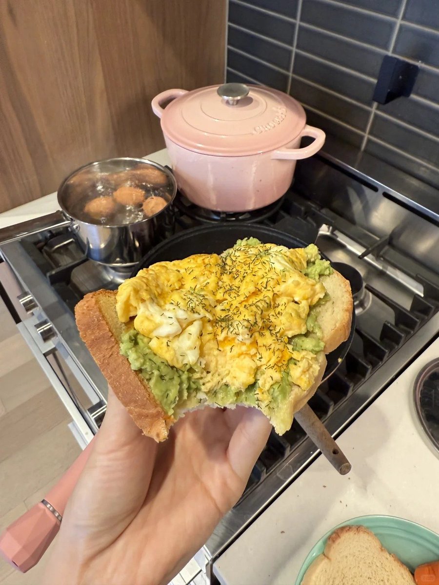 Ruby08855's tweet image. Starting the day right ☀️📷, and a plate full of happiness 📷 to fuel a beautiful morning 🍓🌸