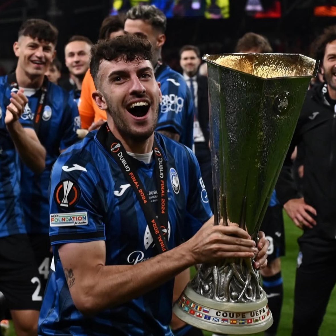 don_sarrismo's tweet photo. 🚨 Atletico Madrid star Matteo Ruggeri shocks fans by sharing his screen time.

Nobody knew that the appearance of one single app can cause so much outrage 😲 https://t.co/gHMVPK0W0u