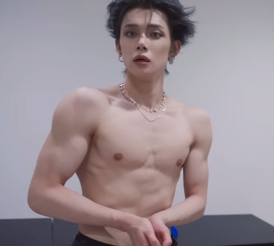 xxxxmagiq's tweet photo. He is legend https://t.co/Wx7B3IpVsx