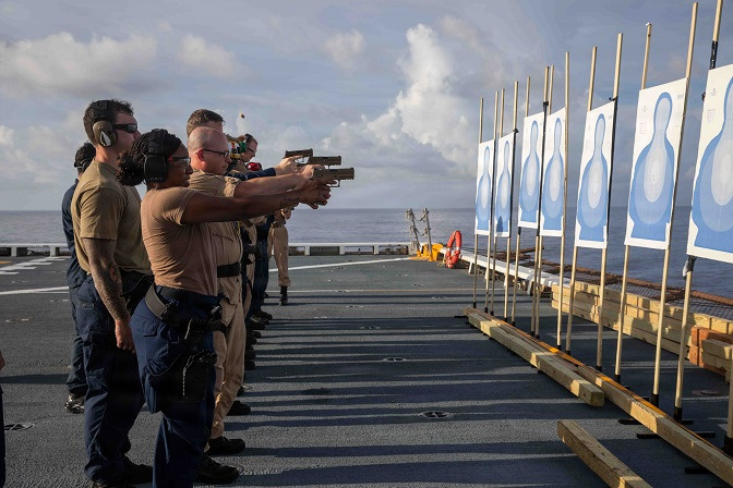 USNavy's tweet photo. Above, on, and below deck - every Sailor and Marine aboard USS Fort Lauderdale (LPD 28) keeps the mission moving in the Caribbean. 24/7 readiness, unmatched teamwork. 🌊⚓️ https://t.co/ee4cw1J4ky