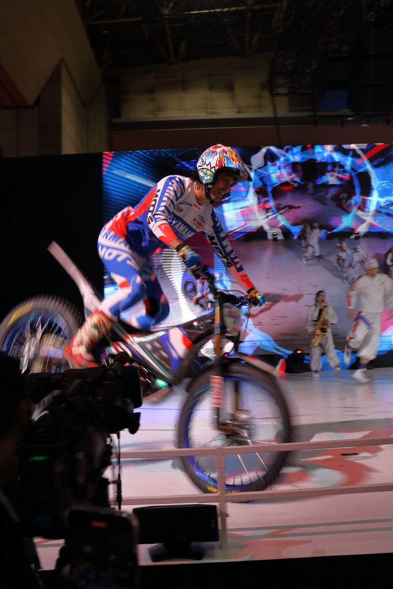 Tak0771's tweet image. #JapanMoblityShow #YAMAHA ブースステージ、#黒山健一 選手がとっても楽しそうに出演されてたのが印象的^^