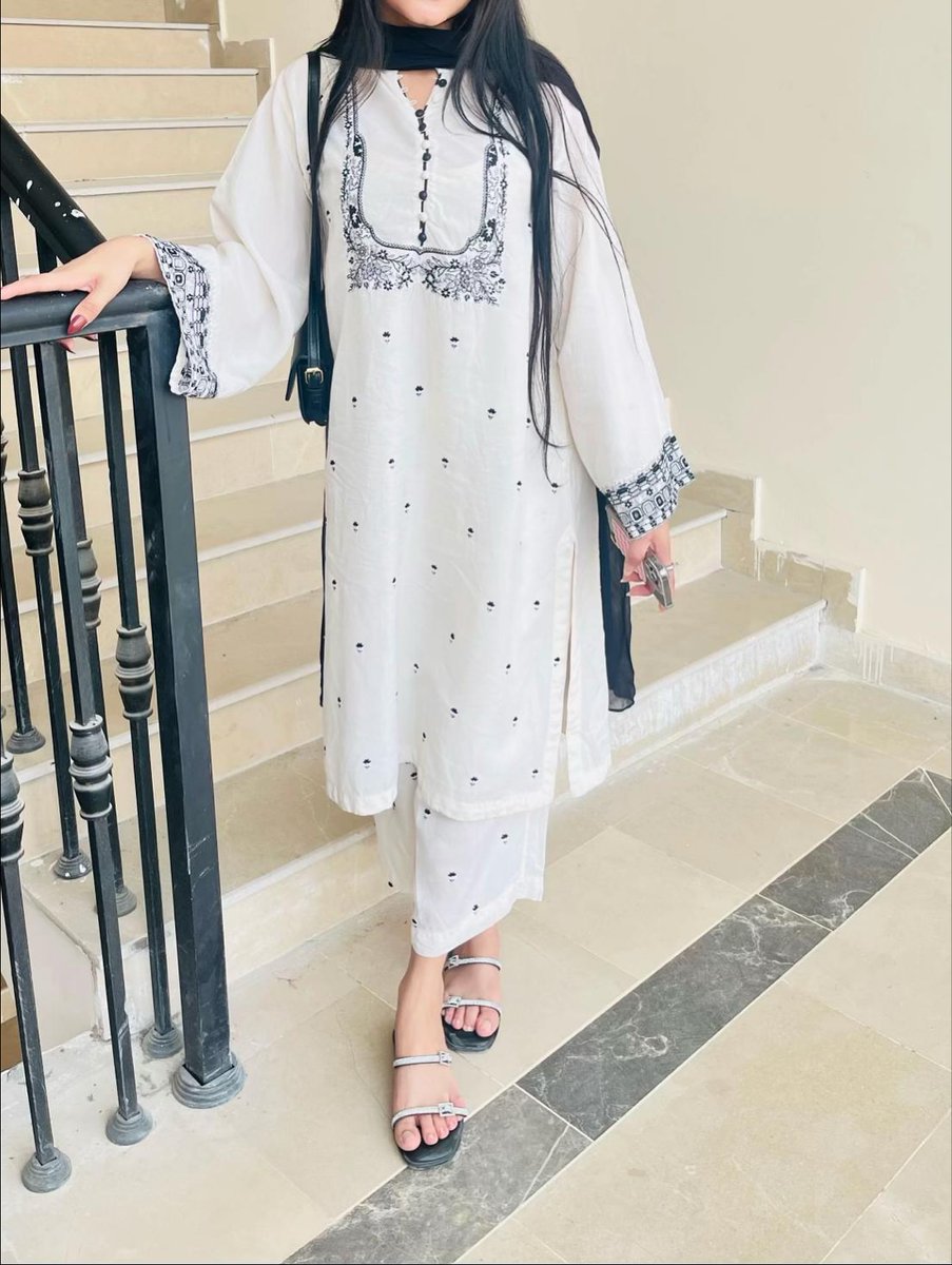 itz_alizy's tweet image. آئی فون لینے کے لئے کیا کرنا پڑے گا.🫣🤓