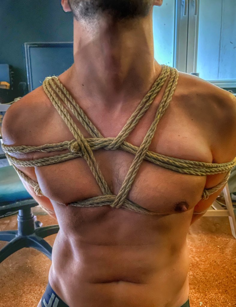 kingmaster_d's tweet photo. SHIBARI MASTERCLAS IN ATHENS 
Το Shibari είναι η ιαπωνική πρακτική δεσίματος με σχοινιά, όπου ο ένας ελέγχει και ο άλλος παραδίδεται. Βασίζεται στην τεχνική, στην ασφάλεια και στην απόλυτη εμπιστοσύνη.
Book your spot here 👇https://t.co/eAunE2Vu4J