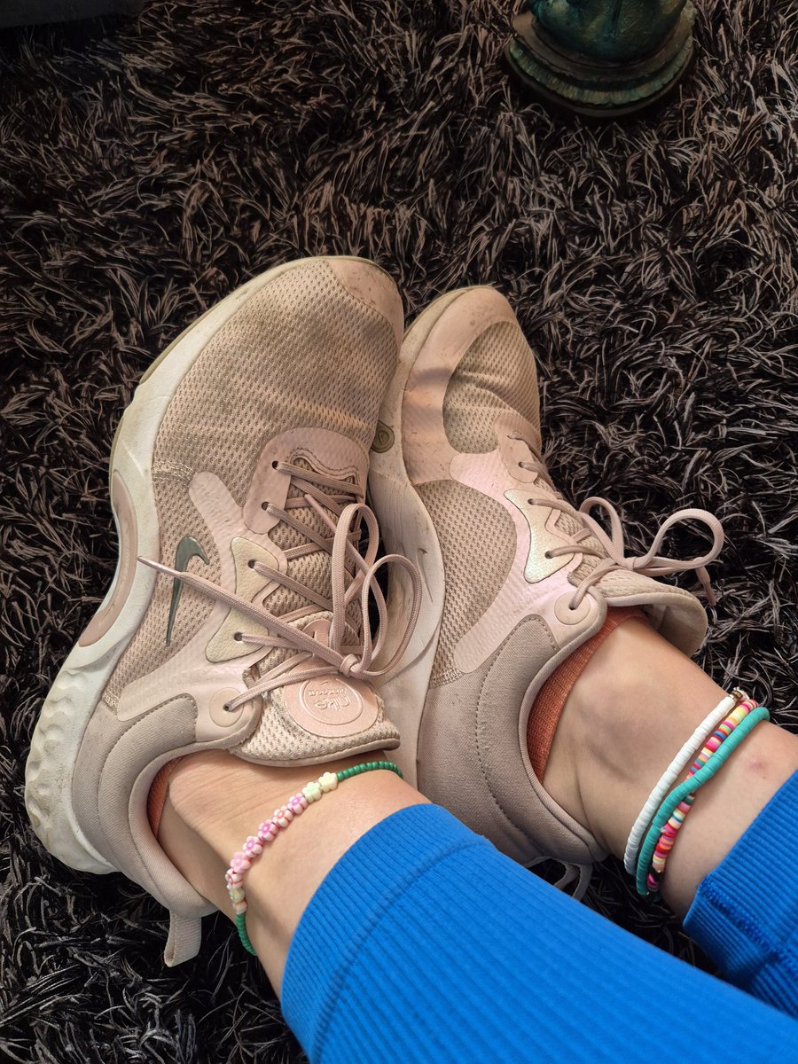 For sale; my stinky 'pink' Nike running shoes. Size 44,5 🤯

vinted.nl/items/74984432…