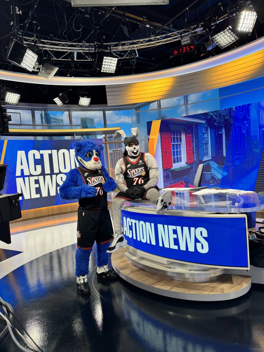 sixers's tweet image. 𝘽𝙍𝙀𝘼𝙆𝙄𝙉𝙂 𝙉𝙀𝙒𝙎

bunny on elevated surface. 🐰