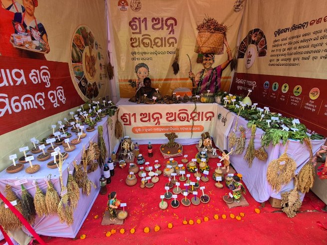 CYSDOdisha's tweet photo. "Big wins on Millet Day! Murgasuni FPO wins Best FPO award & Maa Saraswati SHG, Saharpada, recognised as Best Bio-Input SHG of Keonjhar District! 🙌 Promoting millets & empowering farmers with @CYSDOdisha 's support.
#MilletForHealth #FPO #CYSD #Agriculture #SHG https://t.co/KAJDbBDtMa