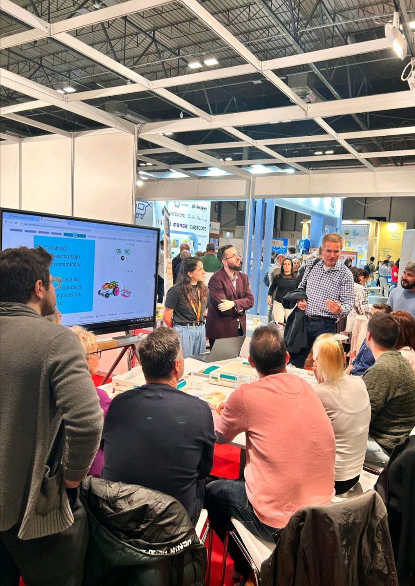 HispaRob tweet media