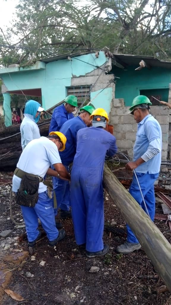 📡 Continúan las labores de recuperación de la red de telecomunicaciones en el municipio de Frank Pais,#Holguín con el apoyo de una brigada de La División Territorial de La Habana. #EtecsaConCuba,#Cuba 🇨🇺