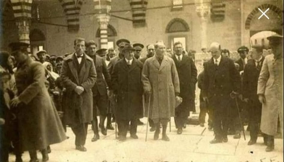 1924-1935 ARASINDA TAMİR EDİLEN CAMİLER
(Bin liranın altı bu listede yoktur)
Lütfen paylaşalım, bilmeyene bildirelim. 
Bilgiden değil, cehaletten zarar gelir.
İstanbul'da: Sultanahmet Camii, 50.535 lira
İstanbul: Kandilli Cami inşası, 17.000 lira
İstanbul: Fıstıklı Camii