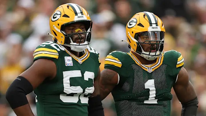 SeeColes's tweet image. The Eagles OTs are incredible.. so they should leave them 1on1 with no help all game against these two right?😎