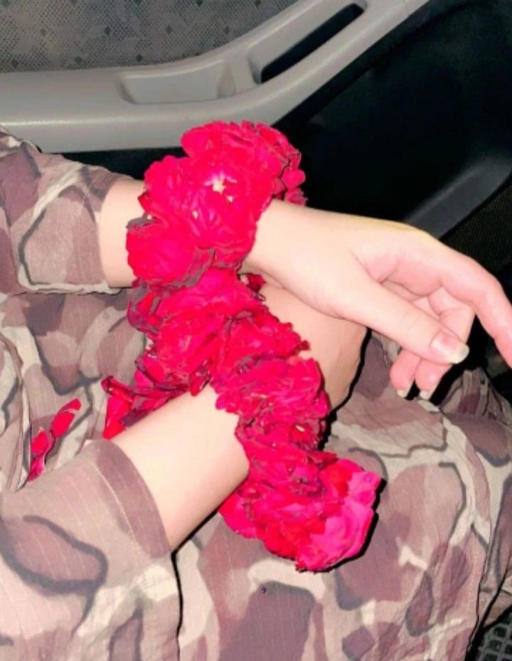 دائم آباد رہے گی دنیا
 ہم نہ ہوں گے، کوئی ہم سا ہوگا

🖤🖤