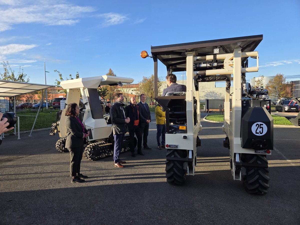 #innovation|RLV, terre de croissance verte 
Le Président AURA @FabricePannekoucke a visité <a href="/SAS_SabiAgri/">SABI AGRI</a> au Biopôle Clermont-Limagne à Saint-Beauzire.
Accompagné des élus, il découvre les tracteurs électriques qui décarbonent l’agriculture et soutiennent l’agroécologie.
