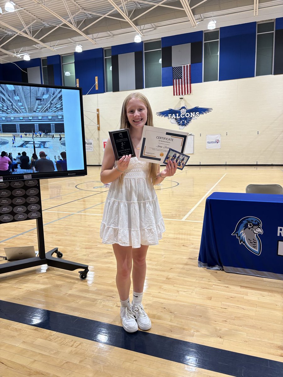 DelaneyJoyBurns's tweet photo. Volleyball season is a wrap, undefeated all the way to the CMS Queen City Championship Quarterfinal!  ⁦⁦@VTOSPORTS⁩ #RFSA  #ReaFarmsSteamAcademy #ReaFarms https://t.co/YJd0DeZfBs
