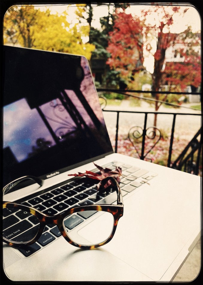 OneLitPlace's tweet image. If you want to know whether you&apos;re ready to write a book (not like, &quot;oh, that sounds nice,&quot; but ready to get serious and make it happen), check out our article and see for yourself:
Read on 👉 lttr.ai/Aktso

#amwriting #writingabook #startwriting