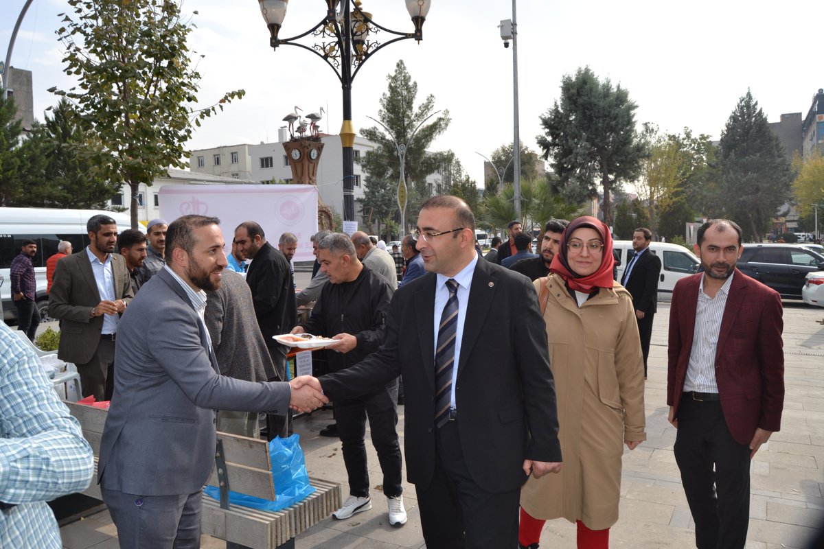 bismilkaymakam's tweet image. İlçe Müftülüğümüzün Gazze için düzenlediği kermese Kaymakamımız Sayın Recep HASAR da katıldı. 
     Standları ziyaret eden Sayın Kaymakamımız, dayanışma ruhuna vurgu yaparak emeği geçenlere teşekkür etti. Birlik ve beraberlikle mazlumların yanındayız! @RecepHasar44