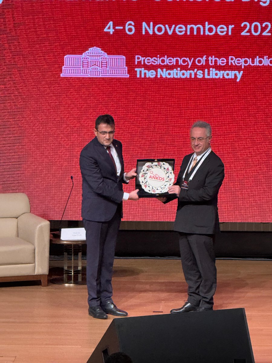 Rektör Karahasanoğlu ANKOSLink 2025 Uluslararası Konferansı’nda Konuşmacı Olarak Yer Aldı

Cumhurbaşkanlığı Millet Kütüphanesi ev sahipliğinde ve iş birliğiyle 4–6 Kasım 2025 tarihleri arasında Ankara’da düzenlenen ANKOSLink 2025 Uluslararası Konferansı’na, İzmir Demokrasi