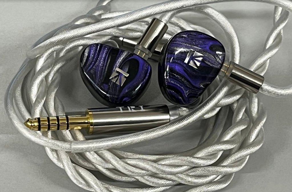 【今日から聴く物】
H HIFIHEAR KB EAR Official様
<a href="/KBEAR40383392/">H HIFIHEAR KB EAR Official</a>よりいただきました
Grace ProがMMCXで
急遽、2Pinを用意してに合わせてみました。

KB03
10mmベリリウムメッキ振動板DD
骨伝導ドライバー
Knowles製BA

TRI Grace Pro
612芯同軸構造
5N-OCC単結晶銅に銀メッキ

で、週末聴きまくるぞ