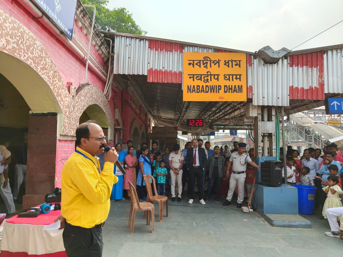 drmhowrah's tweet photo. Nukkad Natak on Safety Awareness!

As part of the Safety Awareness Campaign, a Nukkad Natak was organized at Nabadwip Dham railway station (NDAE) on 06.08.2025, spreading the message of safe travel and alertness among passengers.

#EasternRailway #HowrahDivision #SafetyFirst #RailSafety #NukkadNatak