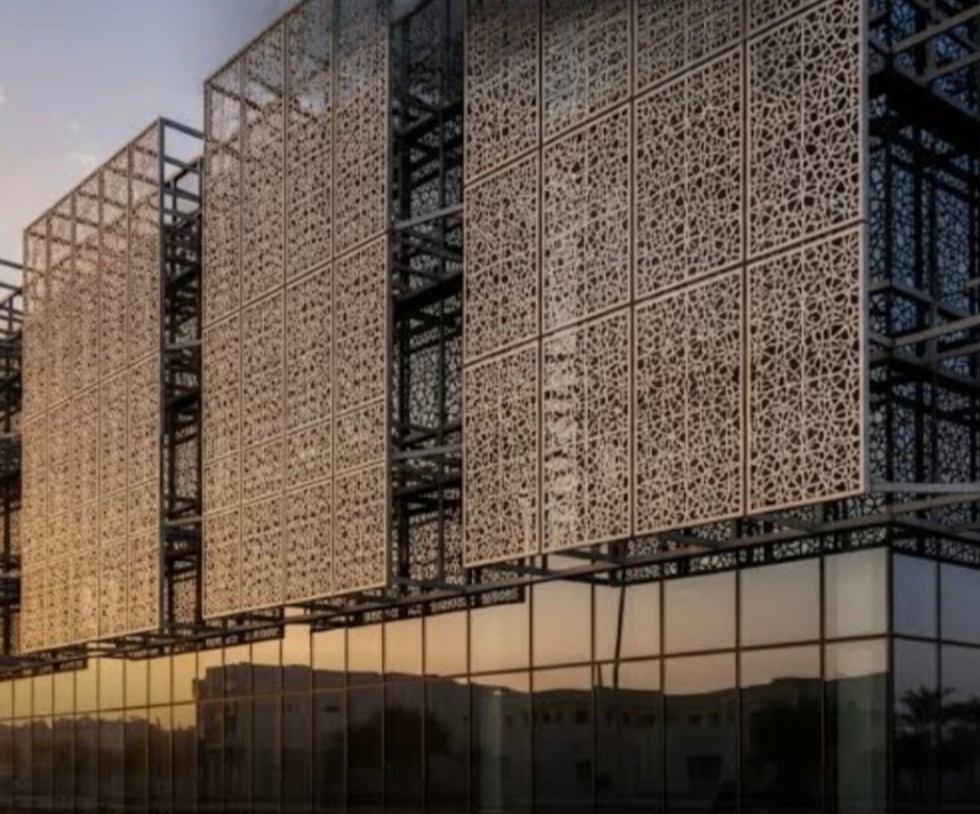 SupporttCenterr's tweet image. 3️⃣ الهياكل الشبكيه (Eggcrate Louvers)
🔅 تصميم شبكى يسمح بالتحكم فى دخول الضوء
🔅 يوفر التهويه مع الحفاظ على الخصوصيه
🔅 يستخدم كعنصر جمالى فى الواجهات
🔆 أين تستخدم ؟
🔅 المولات والمبانى التجاريه
🔅 الجامعات والمرافق العامه
🔅 الفيلل والمبانى السكنيه
#ArchitectStudent