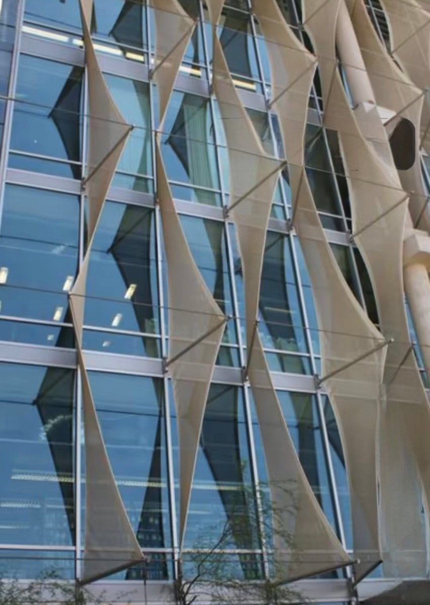 SupporttCenterr's tweet image. 5️⃣ كاسرات الشمس القماشيه (Fabric Shade)
🔻 مصنوعه من مواد مقاومه للعوامل الجويه
🔻 تمنح ظلاً مرناً وقابلاً للتعديل
🔻 سهله التركيب والتصميم بأشكال متعدده
♦️ أين تستخدم ؟
🔺️ الأماكن العامه والحدائق
🔺️الواجهات الزجاجيه الكبيرة
🔺️الشرفات والمناطق الخاجيه
#ArchitectStudent