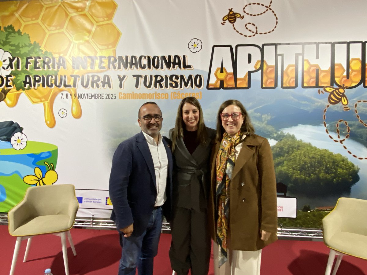 FHurdes's tweet photo. La Consejera Mercedes Morán, Miguel Ángel Morales, Presidente de la Diputación Provincial de Cáceres y Noelia Martín Cervigón,  Alcaldesa de Caminomorisco.  han inaugurado #APITHUR 2025 @MercedesMorn5 @mamorale44 @noeliacervigon https://t.co/dFJWw4nUSt