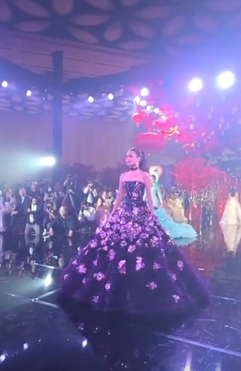ellehcarsexy's tweet image. Shuvee graces the Timeless Runway in Rhian Fernandez’s exquisite purple gown, absolutely breathtaking, Shuvee!
Photos grab through Live

SHUVEE TIMELESS RUNAWAY