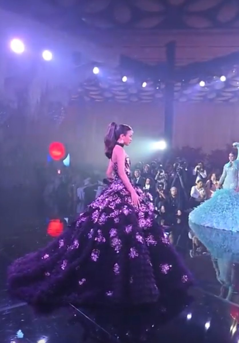 ellehcarsexy's tweet image. Shuvee graces the Timeless Runway in Rhian Fernandez’s exquisite purple gown, absolutely breathtaking, Shuvee!
Photos grab through Live

SHUVEE TIMELESS RUNAWAY