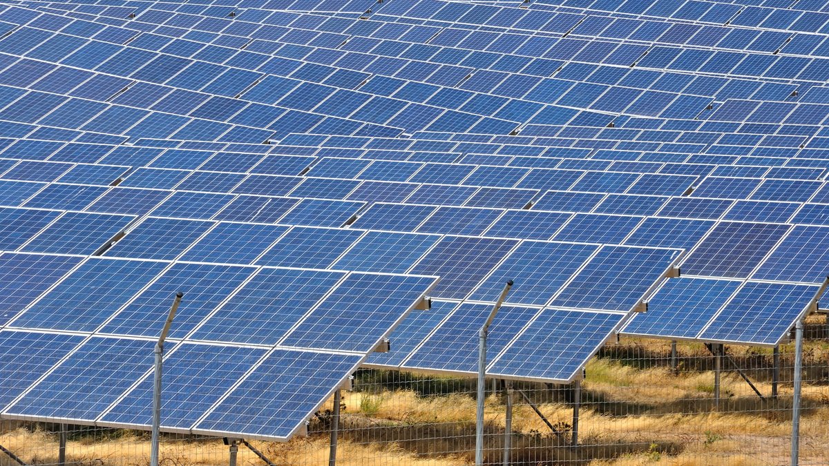 GenerationEnlit's tweet image. COP30 kicks off in Brazil on Monday, marking 10 years since the Paris Agreement was adopted. Insights from Wood Mackenzie and Bloomberg NEF paint a complex picture of how energy investment has been rolled out globally.

Read more: ow.ly/6JC850XoliU