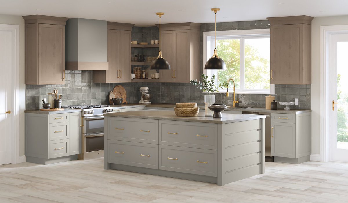 watsontile's tweet image. Granite, marble, or quartz—each serves different kitchens and lifestyles. 

Granite brings natural variation and heat resistance. 
Marble offers timeless elegance. 
Quartz delivers durability for busy families. 

#WatsonTileandStone #Countertops