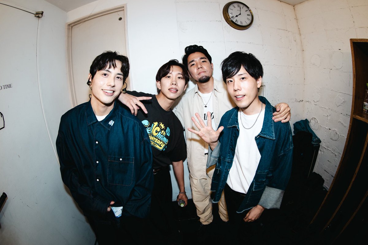 Cellchrome、本日で結成から10年を迎えることができました！

こうして長く続けられているのは
応援してくれる皆さんのおかげです。

いつも本当にありがとう。

12/19はいよいよ10周年ツアーファイナル！初ライブを行った場所でワンマンです。

10年前と変わらぬ気持ちで。

#cellchrome