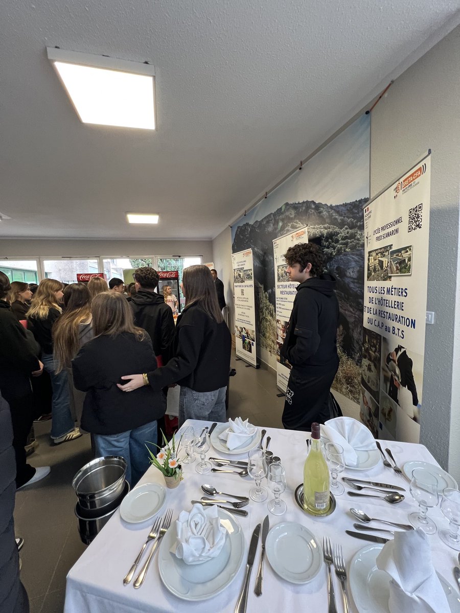 ☀️ Dernier jour du salon E Strade di l’Orientazione à Borgu !
👉 Rencontres, échanges, ateliers et belles discussions pour clôturer cette édition en beauté !
Un immense merci à tous les enseignants, partenaires et intervenants mobilisés tout au long de la semaine 🙏