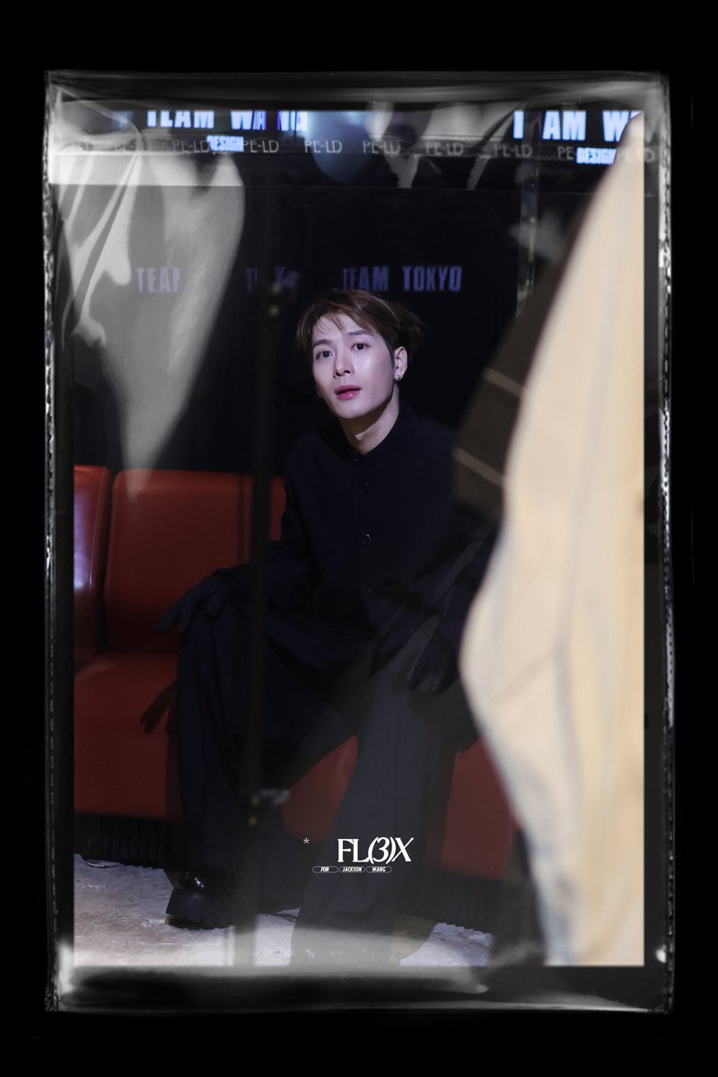 FL3X852- tweet media