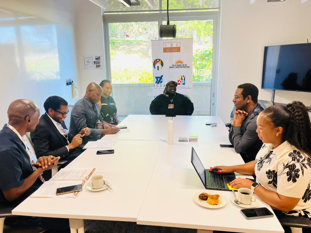 cbe_rsa's tweet photo. Briefing session at UCT set the tone for the Western Cape #BESER. Led by @DrMsiziMyeza (CBE CEO), it featured Prof @MoshabelaMosa (@UCT_news VC), Ms Luyanda Kafile (@DepartmentPWI DDG), & the @CityofCT — affirming a joint drive for professionalisation and collaboration. https://t.co/qC87YeEBLr