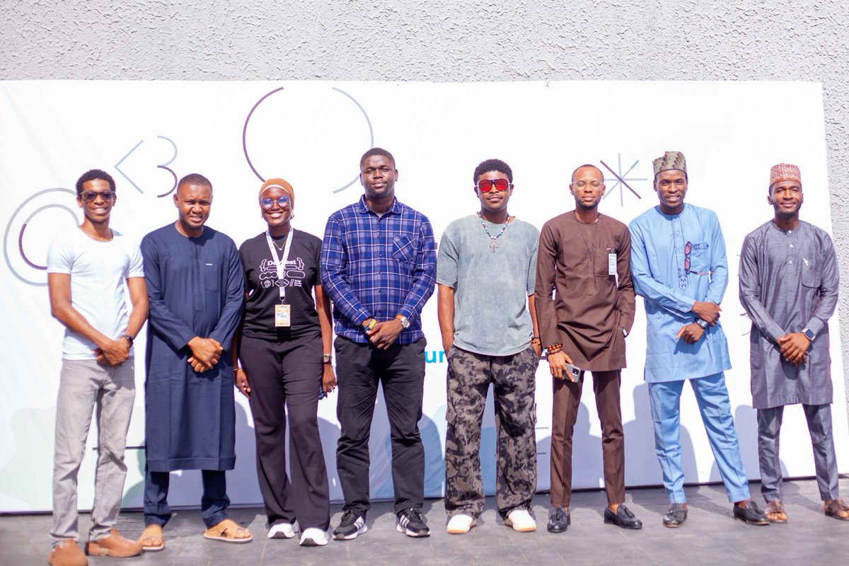 syntax007's tweet image. I had an amazing experience speaking, engaging with the audience, and connecting with other speakers at #DevFestIlorin last week. 

Shout-out to @gdgIlorin for a great event!

#flutter #devfestIlorin #flutterdev